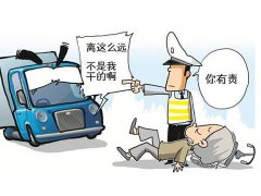 上海律師：老太監(jiān)控盲區(qū)摔倒，身后女士擔(dān)責(zé)7成