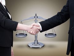 上海董家渡律師淺述試行法官違規(guī)辦錯案懲戒